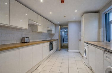 Rhymney Street, Plasnewydd, Cardiff - Image 3